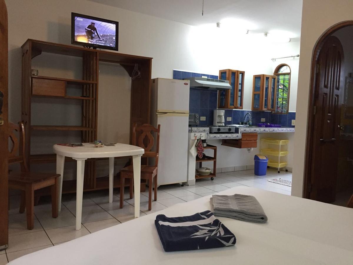 Bed and Breakfast La Perlita Jacó Zewnętrze zdjęcie